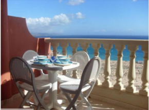 RECENTLY REFURBISHED APT WITH AMAZING OCEAN VIEWS!